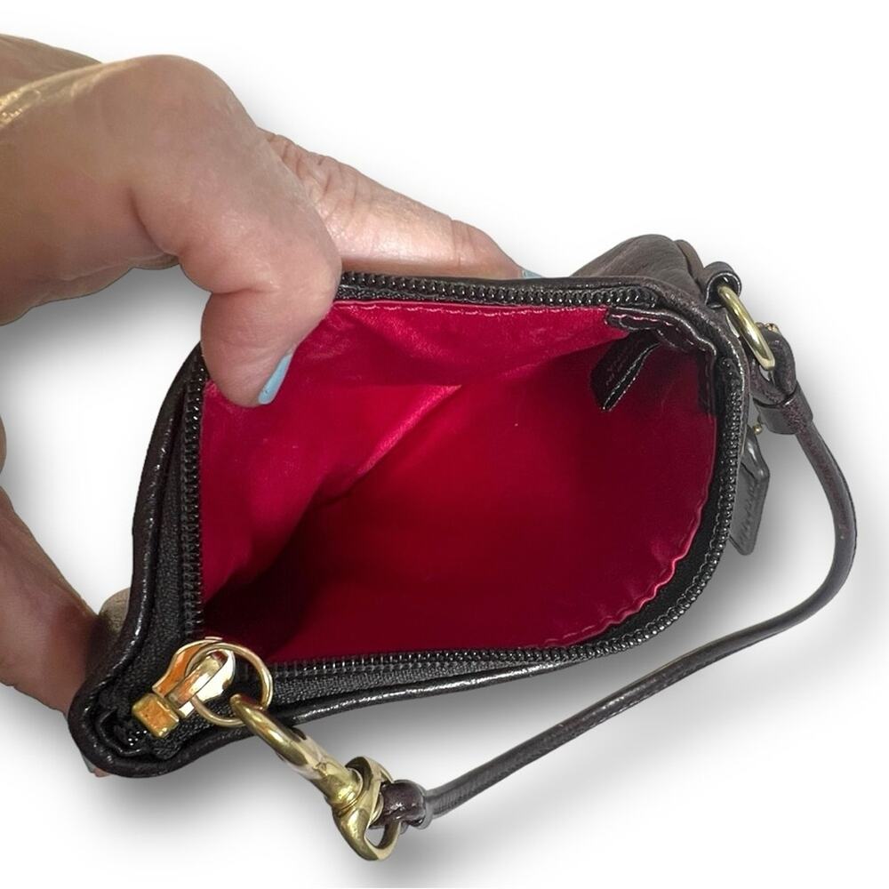 COACH WRISTLET in brown leather with Gold Tone hardware and COACH LOGO TAG - Picture 8 of 16
